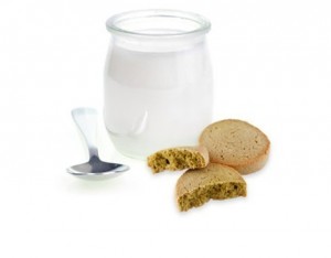Bicchierini di yogurt con biscotti al tè verde