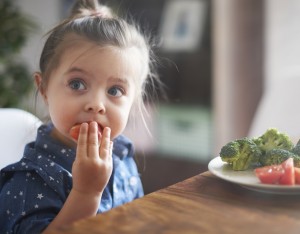 Come far mangiar verdura e frutta ai bambini