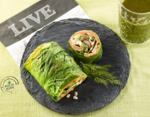 Panino unico: roll di lattuga con verdure, riso e salmone