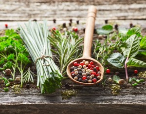 Spezie ed erbe aromatiche: gli abbinamenti con le verdure