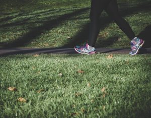 5 buoni motivi per praticare la camminata veloce