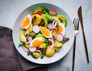 Insalata di patate novelle, uova e asparagi