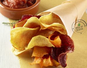 Chips al forno con ketchup leggero fatto in casa
